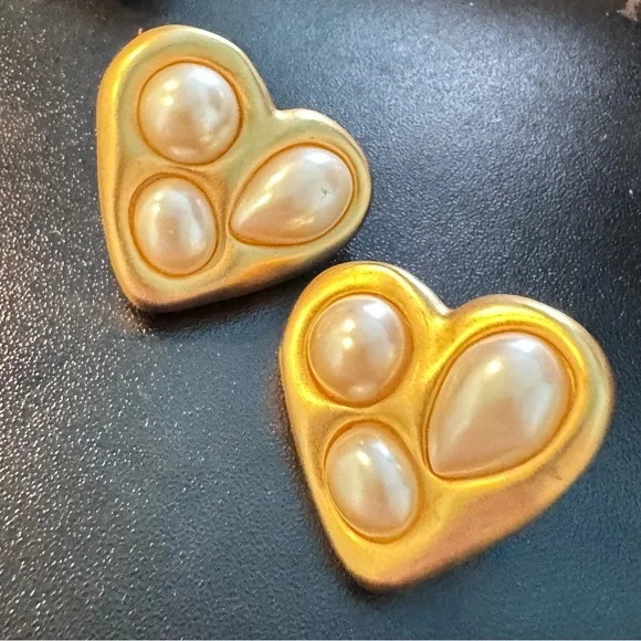 GIVENCHY Vintage 1980s Elegant Gold Heart Earrings - Picture 3 of 7
